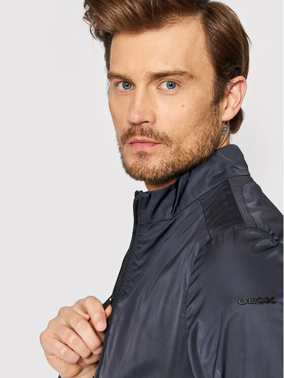 Η καλύτερη συμφωνία ✔️ Πολύ καλή προσφορά 🔔 Geox Άνδρες Μπουφάν Bomber Μπόμπερ μπουφάν M2520Q T2600 F1624 Σκούρο μπλε Regular Fit 🎁 ⌛ - Image 4